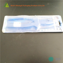 Verpackungen aus Kunststoff-Schalen mit Zange